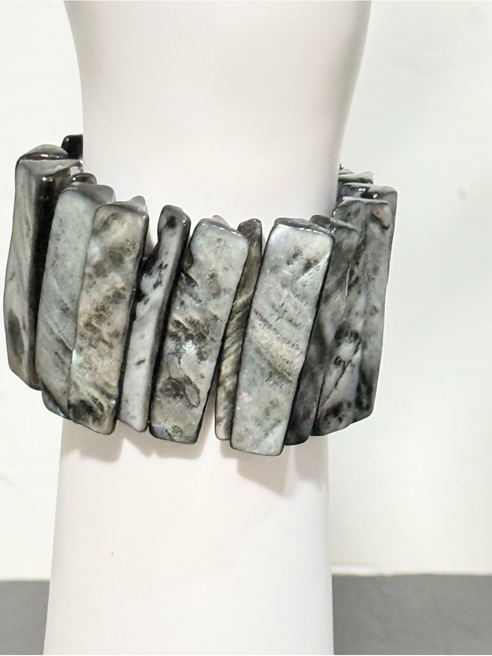 Vintage Chunky Abalone Mother of Pearl Shell Gray Iridescent Stretch Bracelet